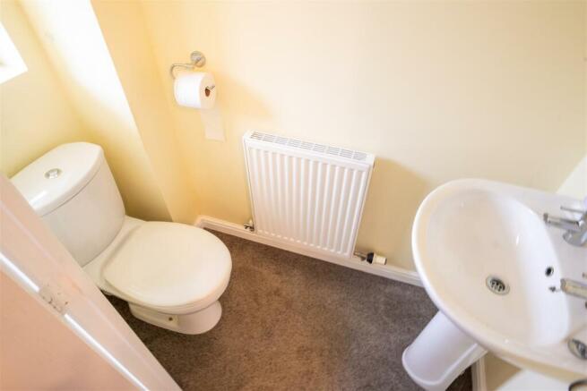 4 bed Detached for sale Image 5