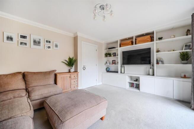 Swords Drive, Crowthorne, Berkshire, RG45 6GS photo 4