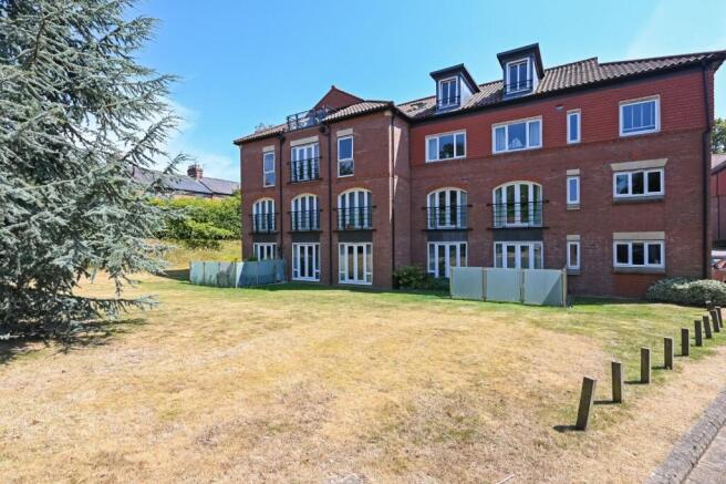 2 bed Flat for sale Image 11