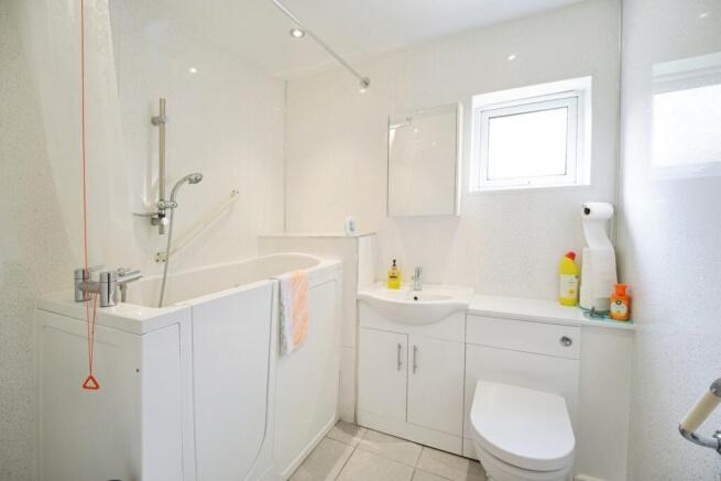 2 bed Apartment for sale Image 6