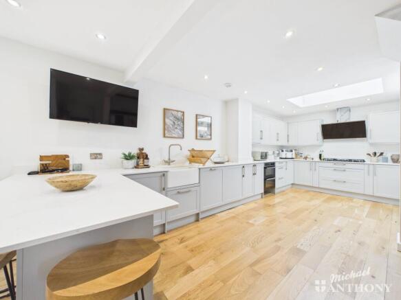 CAM02773G0-PR0404-STILL022