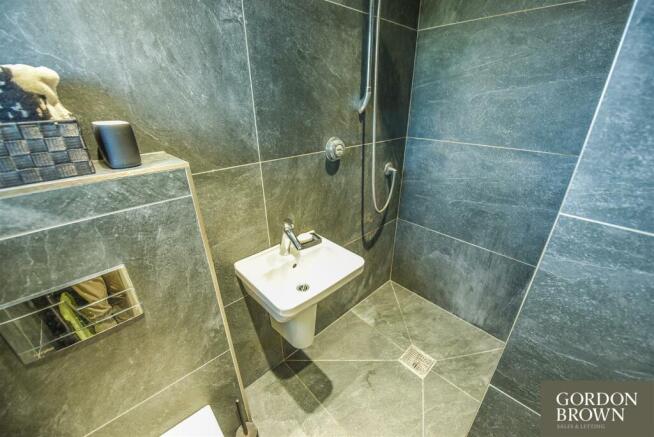 EN SUITE SHOWER ROOM/WC