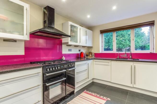 65069_60 Park Dri...