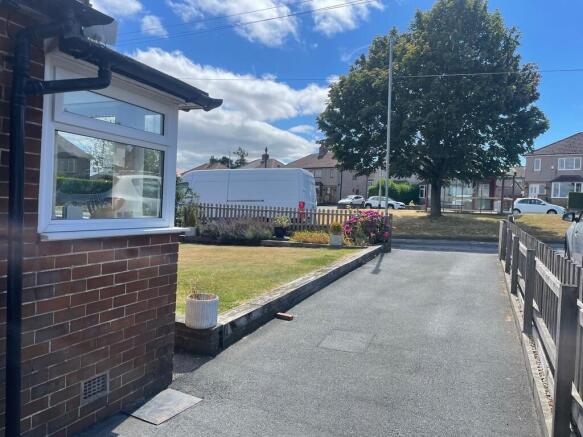 2 bed Semi-Detached Bungalow to rent Image 6