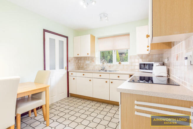 FITTED KITCHEN