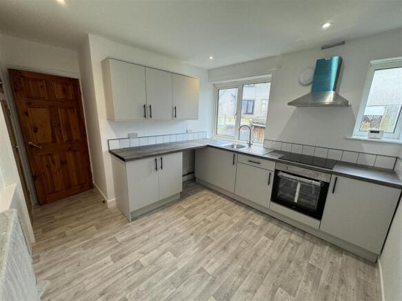 2 bed Apartment to rent Image 4