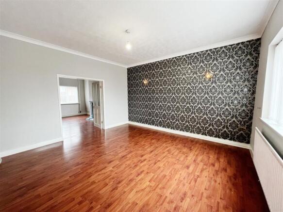 Lounge 1.jpg