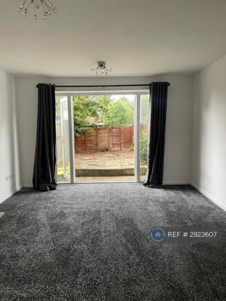2 bed Terraced to rent Image 8
