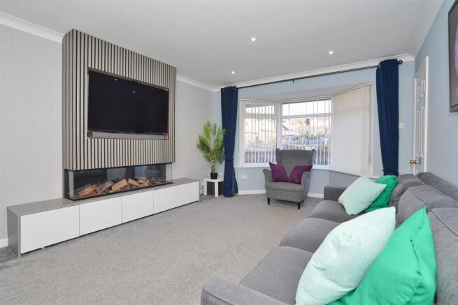 6 Colbourne Close-7.jpg