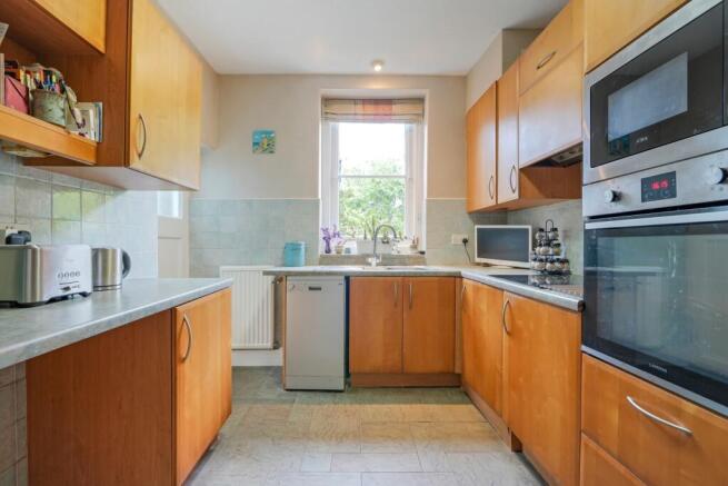 5 bed Semi-Detached for sale Image 8