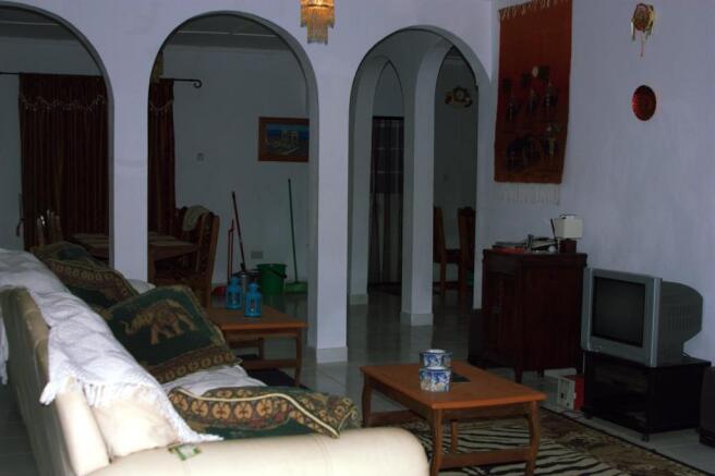 LOUNGE AREA