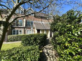 2, Crowhurst Mead, Godstone RH9 8BF