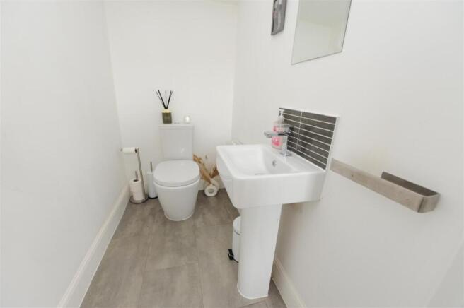 3 bed Semi-Detached for sale Image 8