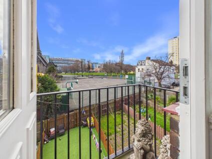 Henry Square, Shieldfield, NE2