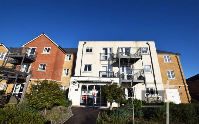 ENTRANCE TO THE BUILDING 