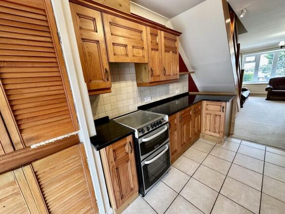 4 bed Semi-Detached Bungalow for sale Image 11