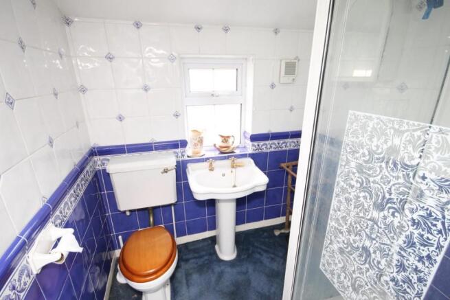 SHOWER ROOM/W.C.