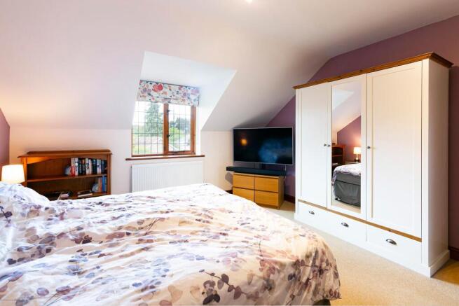 4 bed Detached for sale Image 11