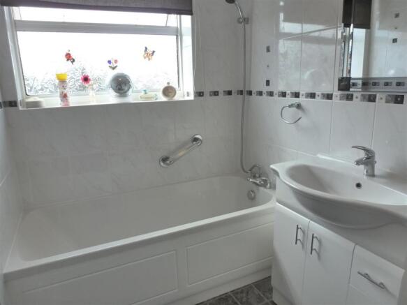 BATHROOM/WC