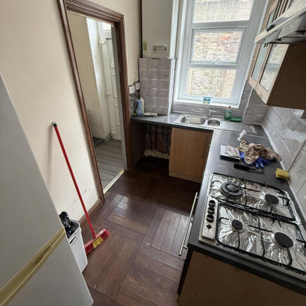 3 bed Terraced to rent Image 5