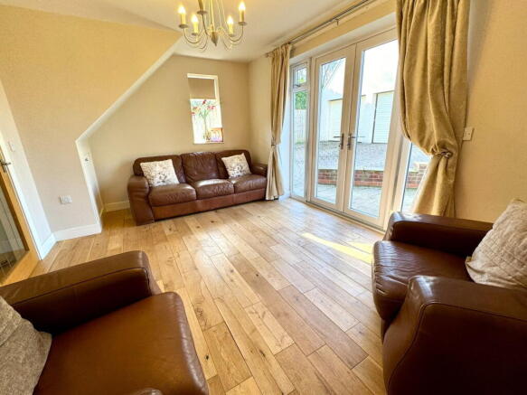 6 bed Detached for sale Image 8