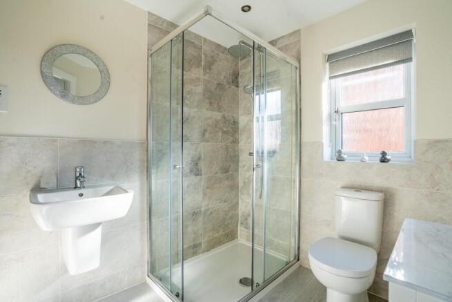 5 bed Detached for sale Image 10