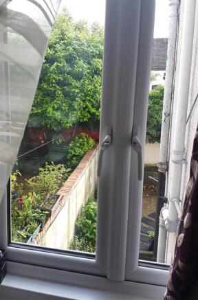 1_Bed_2018 window.jpg