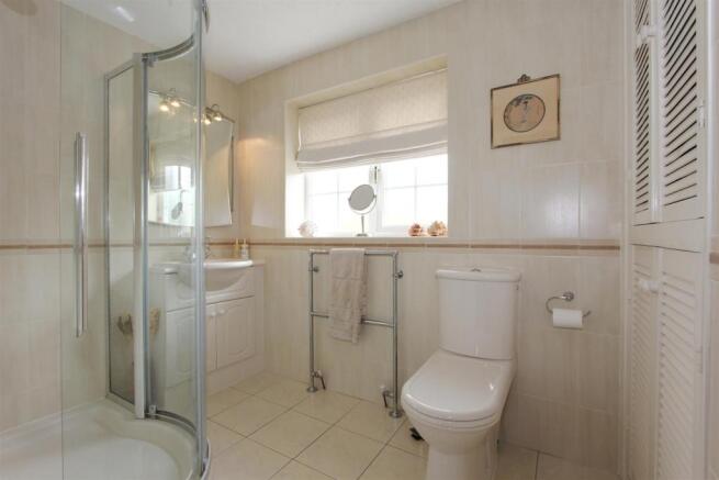 MODERN SHOWER ROOM