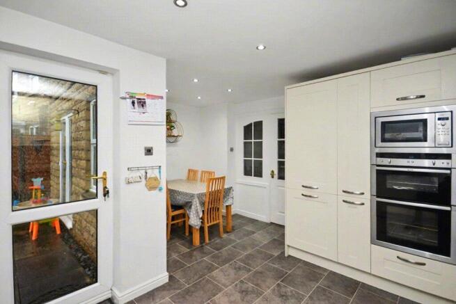 4 bed Detached for sale Image 12