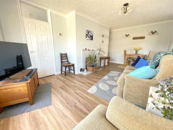 LIVING/DINING ROOM
