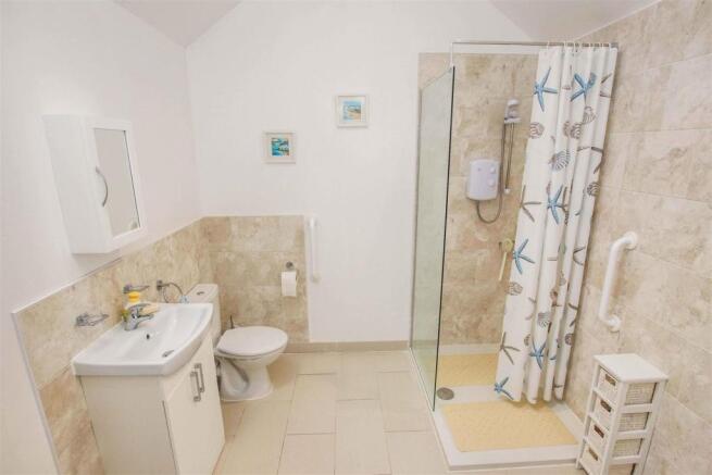 LUXURY SHOWER ROOM