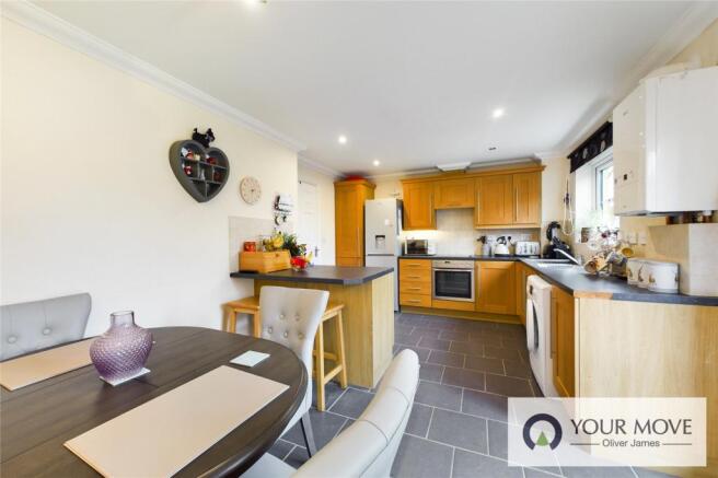 Kitchen / Dining Roo