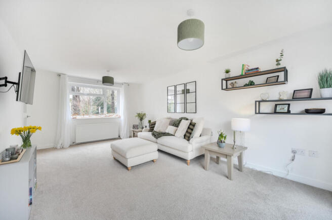 1401393-4-6985dd9...