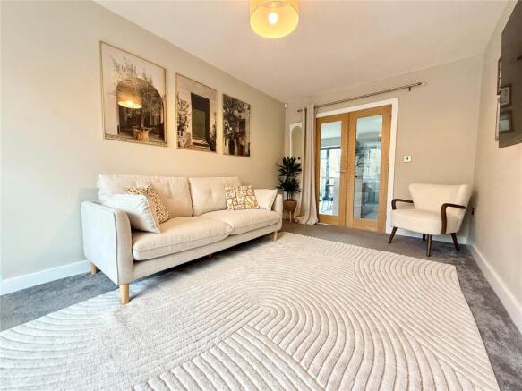 5 bed Detached for sale Image 9