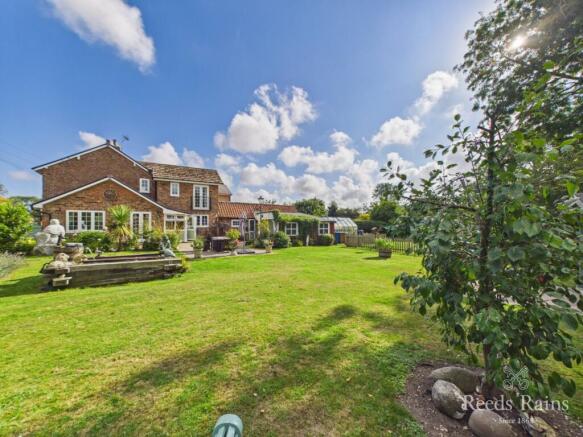 2 bed Semi-Detached for sale Image 6