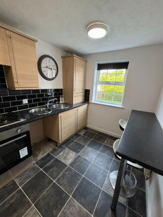 2 bed Semi-Detached to rent Image 5