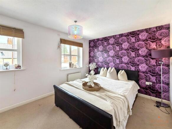 3 bed Semi-Detached for sale Image 12