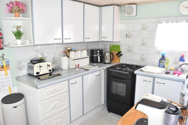 2 bed Park Home for sale Image 4