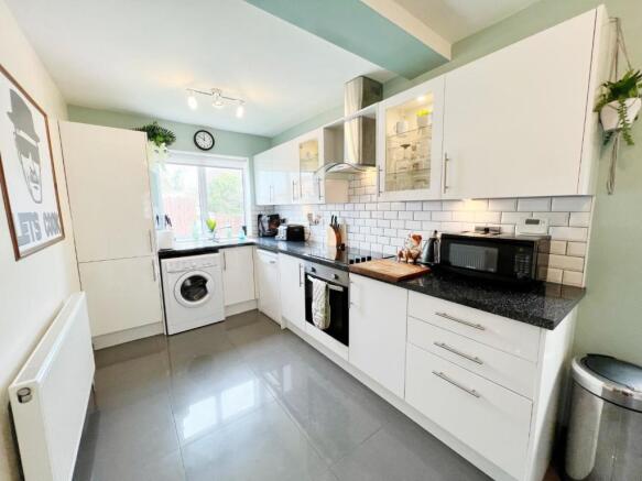 Kitchen pic 3.jpg