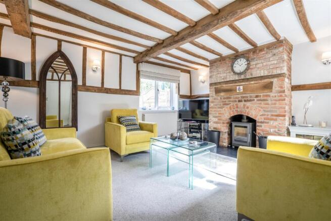 3-Sitting room.jpg