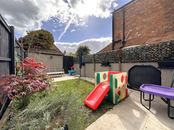 Lovely Low-Maintenance Garden 681