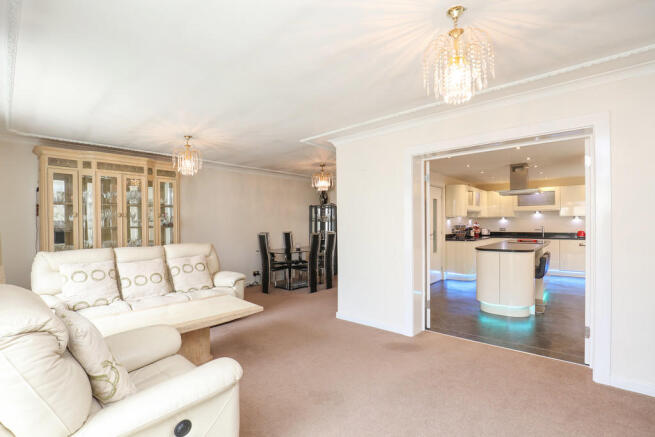 Lounge / Dining R...