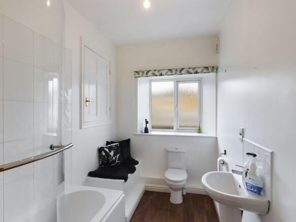 3 bed Semi-Detached to rent Image 12