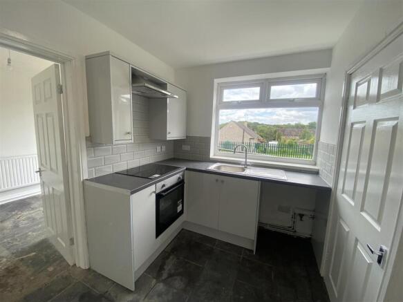 4 bed Semi-Detached to rent Image 5