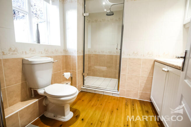 Ensuite to Main B...