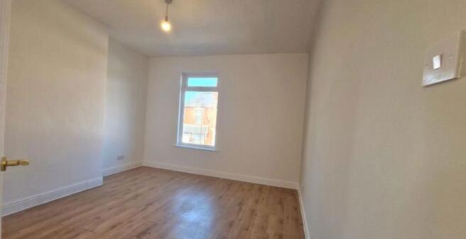 2 bed House to rent Image 9