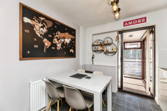 3 bed Semi-Detached for sale Image 8
