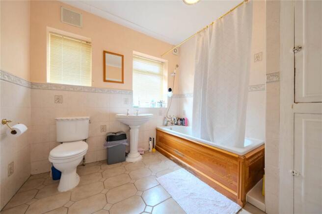 6 bed Detached for sale Image 8