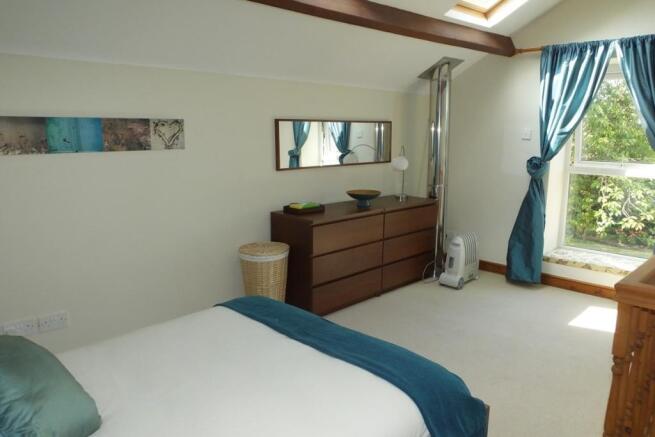 coach house bedroom