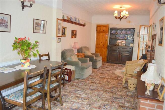 Living room / dining